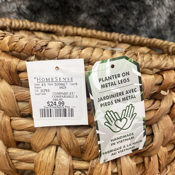 NWT Natural Woven Basket with Stand - Picture 9 of 16